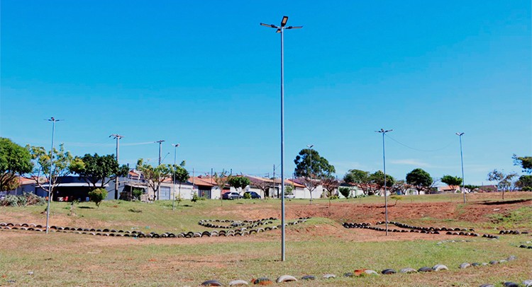Praça do Residencial Ana Dorothea recebe nova iluminação