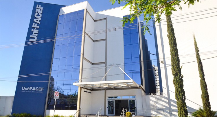 Educação abre processo de reavaliação do Programa 'Bolsa Medicina'