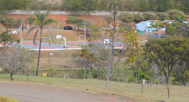 Trilha entre pais e filhos promove conexão com a natureza no Parque dos Trabalhadores