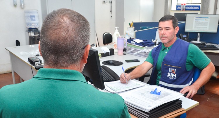 Estudantes de Veterinária participam de palestra sobre o SIM