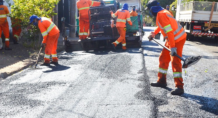 Ruas e avenidas do Horto e Santa Terezinha recebem o 'Asfalto Novo'