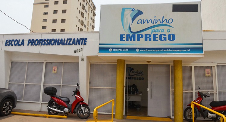 Escola Profissionalizante tem cursos de tecnologia, gastronomia e idiomas