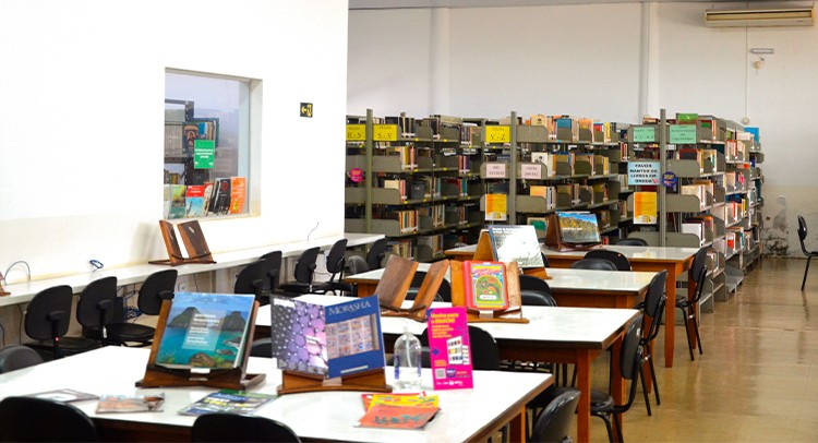 Biblioteca sedia bate-papo com escritor João Carrascoza