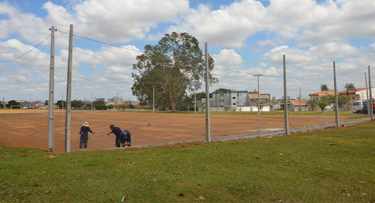 Centros de Esportes recebem iluminação e alambrados