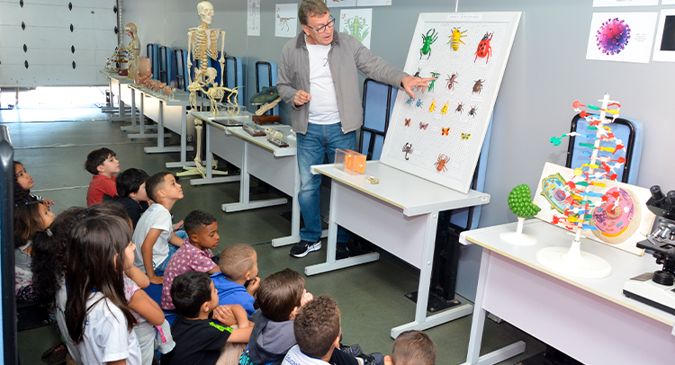 Espaço de Difusão Científica leva ciência e conhecimento às escolas