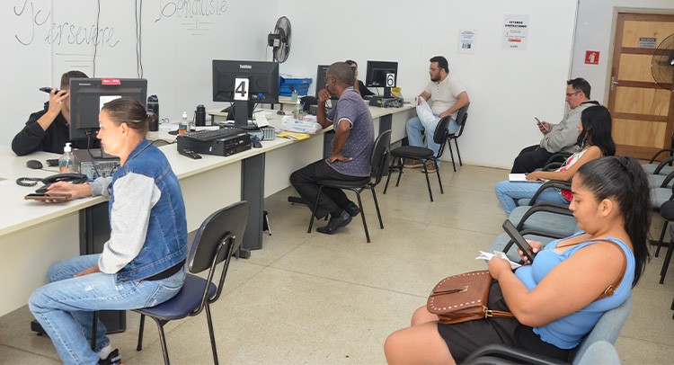 Empresa de transporte tem 35 vagas de emprego para motorista