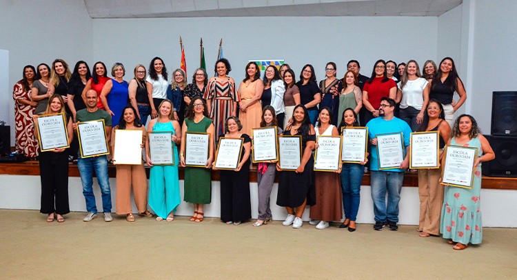 Escolas municipais recebem 'Prêmio Excelência Educacional'