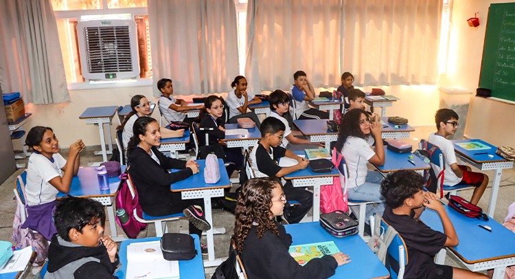 Escolas municipais instalam climatizadores em salas de aula