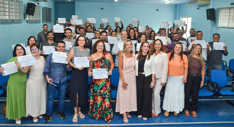 Agentes recebem certificados de curso do Ministério da Saúde