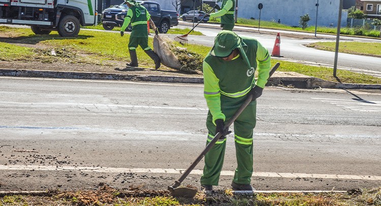 Centro, Estação e Distrito Industrial recebem serviços de limpeza