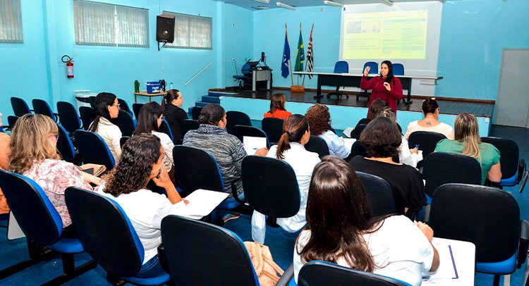 Saúde inicia vacinação da dengue para profissionais da Atenção Básica