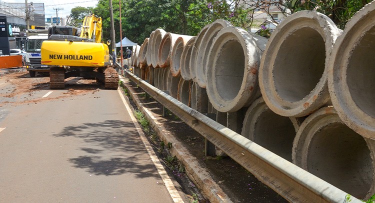 Prefeitura realiza obras de drenagens na avenida Ismael Alonso y Alonso