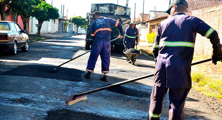 Prefeitura já realizou quase 2.100 serviços de remendo asfáltico