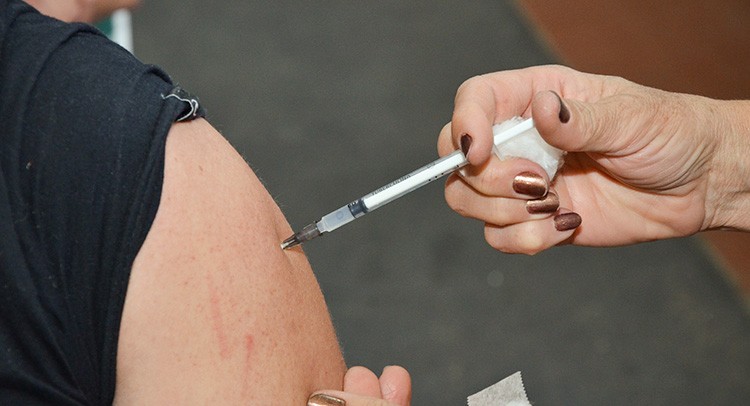 Saúde alerta sobre vacinação contra a Covid em adultos