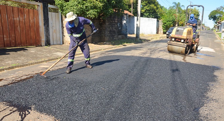 Prefeitura realiza serviço de tapa-buracos nas regiões Norte, Oeste, Sul e Leste