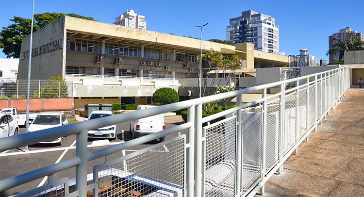 Prefeitura fará leilão de móveis e veículos