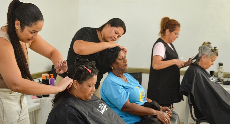 FUSSOL realiza Dia de Beleza com usuárias do CITI Lions Sobral  