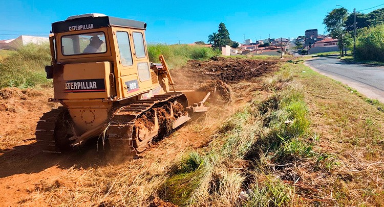 Prefeitura inicia obras para asfalto na avenida entre Jardim Barão e Vila Tótoli