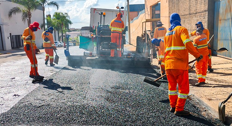 Prefeitura inicia nova etapa de recapeamento em quatro avenidas da cidade