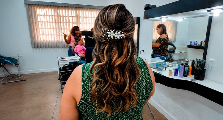 FUSSOL abre inscrições para cursos de cabelo da Escola da Beleza