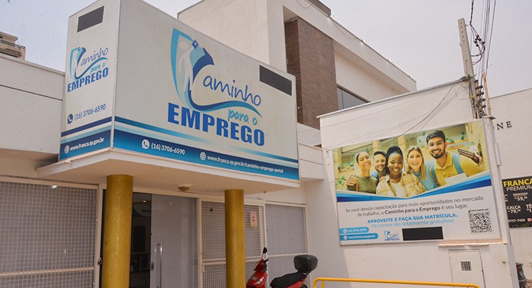 Prefeitura tem vagas para cursos gratuitos de cuidador de idosos, condomínios e logística