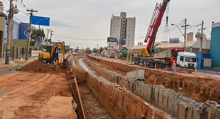 Três frentes de obras intensificam ações da Prefeitura no combate às enchentes