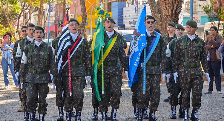 Cerimônia Cívica na praça abre a Semana da Pátria