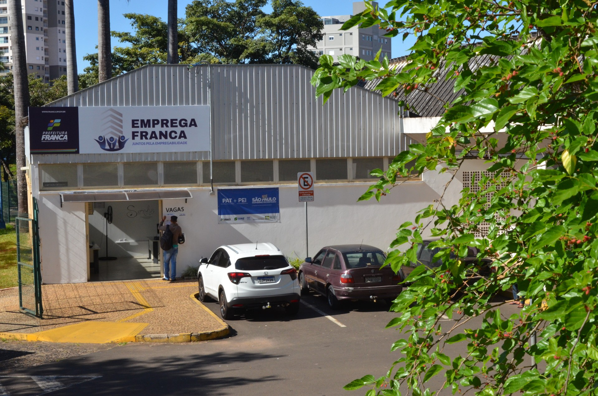 Emprega Franca oferece 182 vagas de trabalho