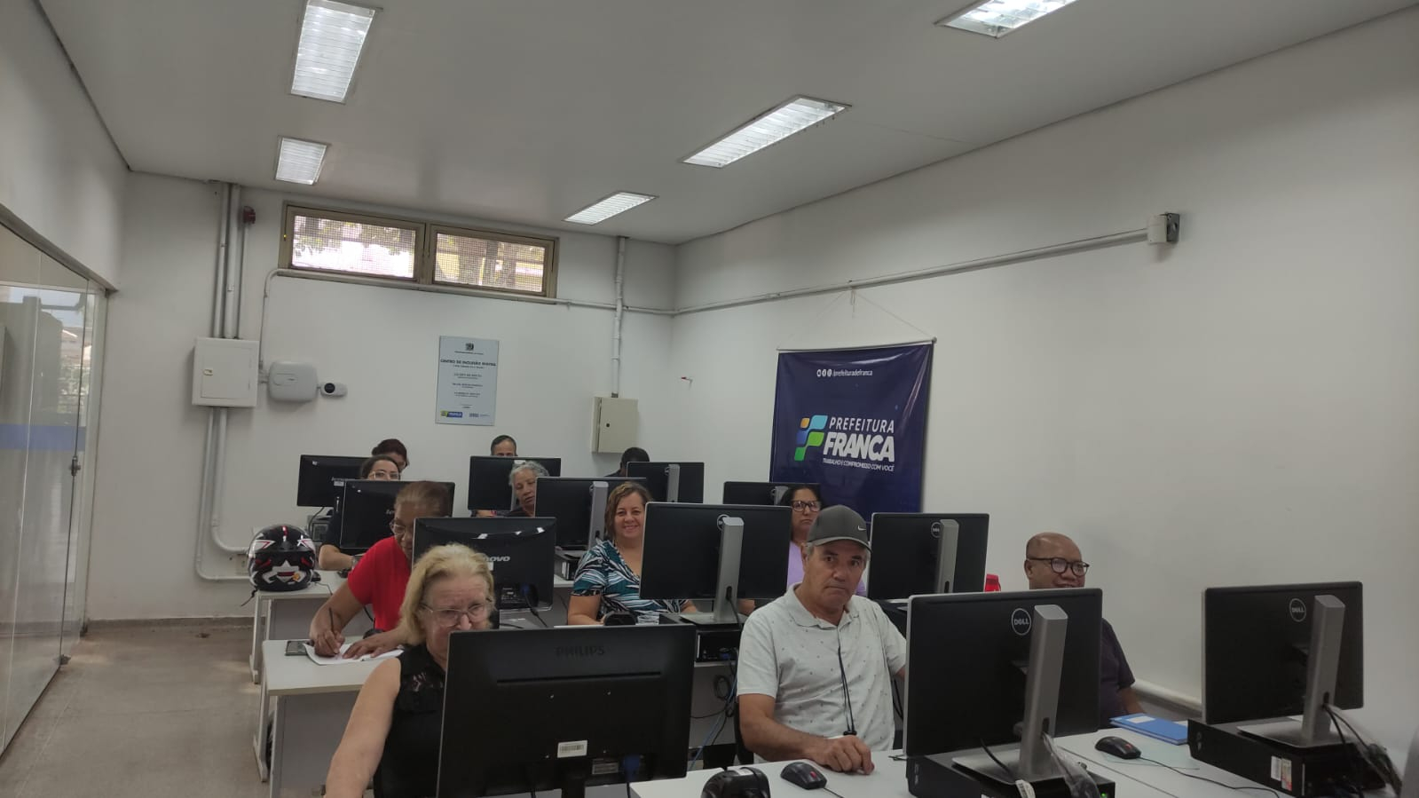 Caminho para o Emprego forma nova turma de Informática 50+