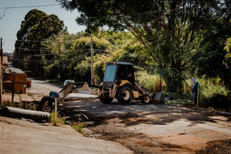 Prefeitura prepara rua para recapeamento no Flórida