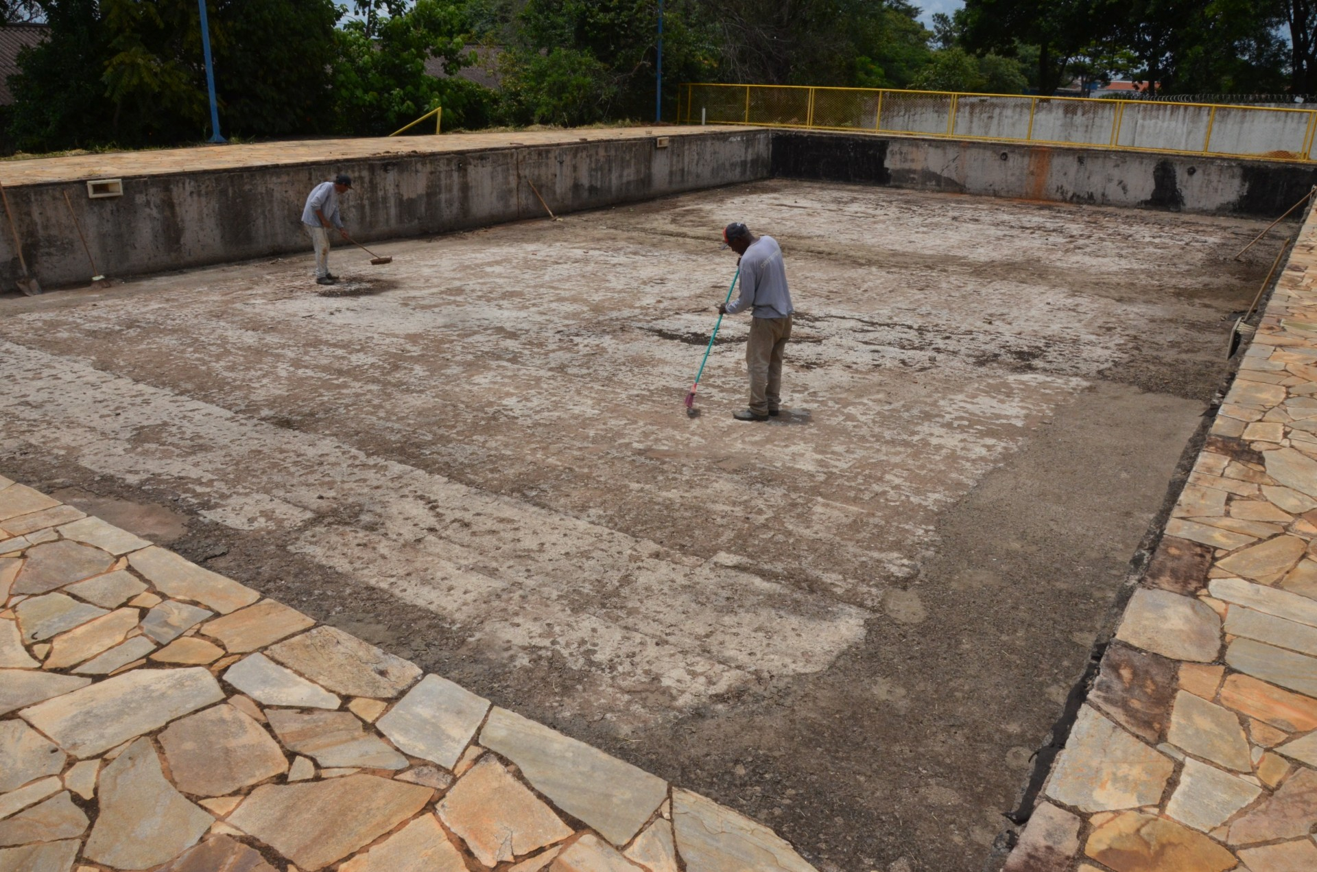 Prefeitura inicia reforma da piscina na Santa Terezinha