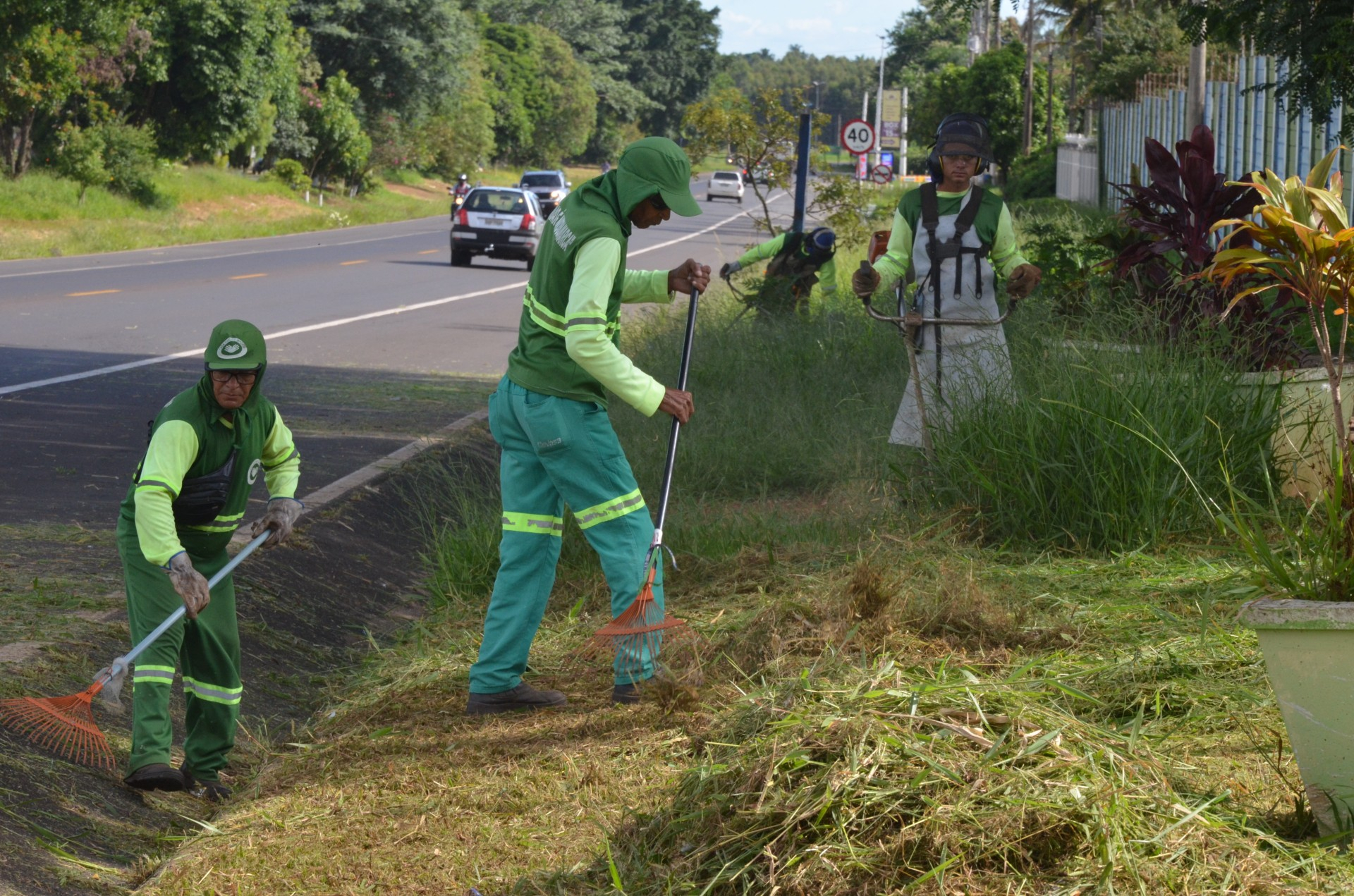 Prefeitura intensifica limpeza em áreas públicas