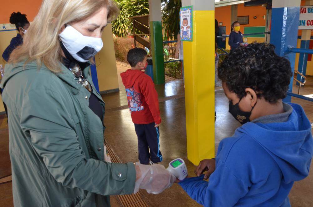 Educação amplia volta presencial nas escolas a partir desta quarta-feira