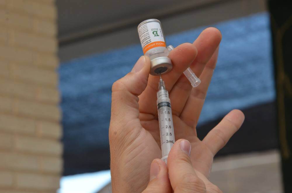 Saúde convoca cerca de 600 idosos que deixaram de receber a segunda dose da vacina