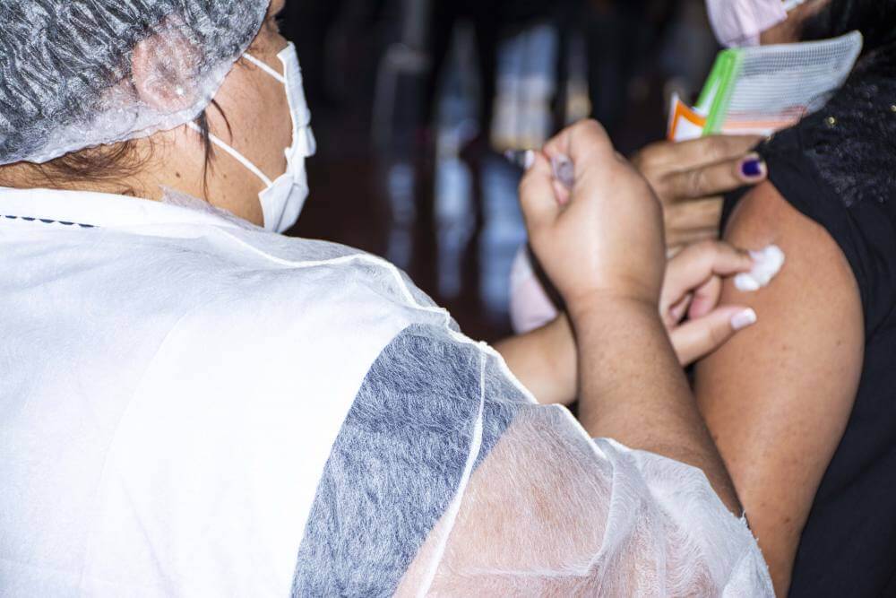 Pessoas acima de 40 anos poderão receber sobras técnicas de vacinas
