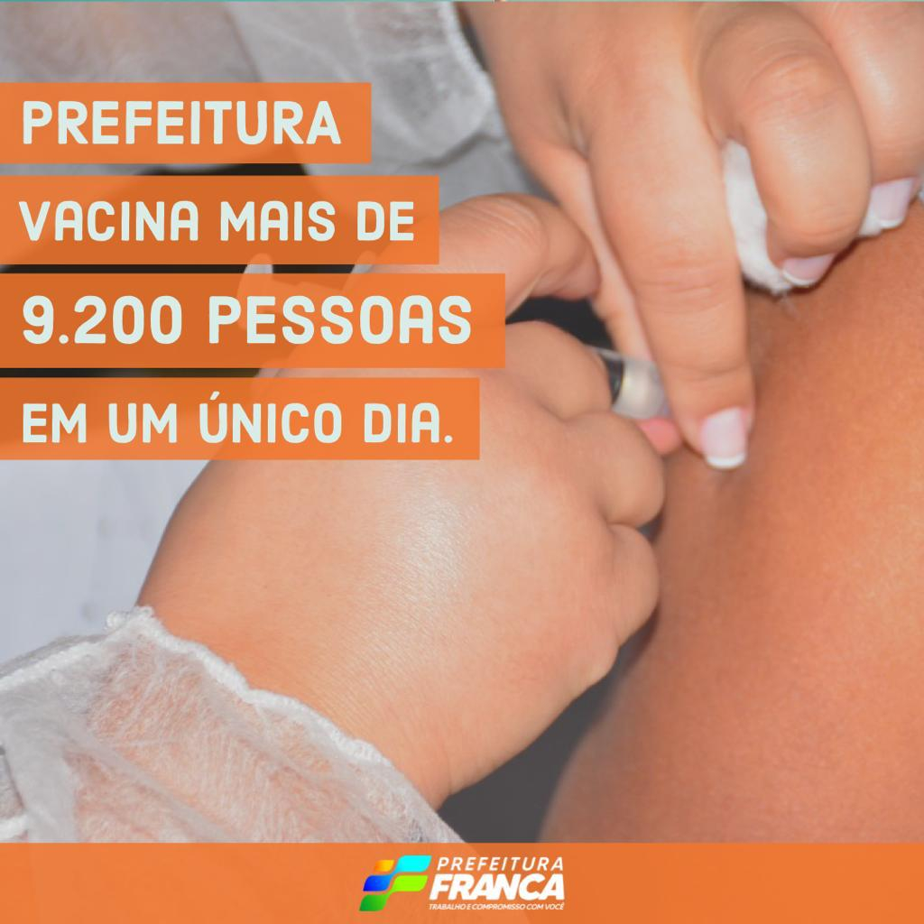 Prefeitura vacina mais de 9.200 pessoas em um único dia