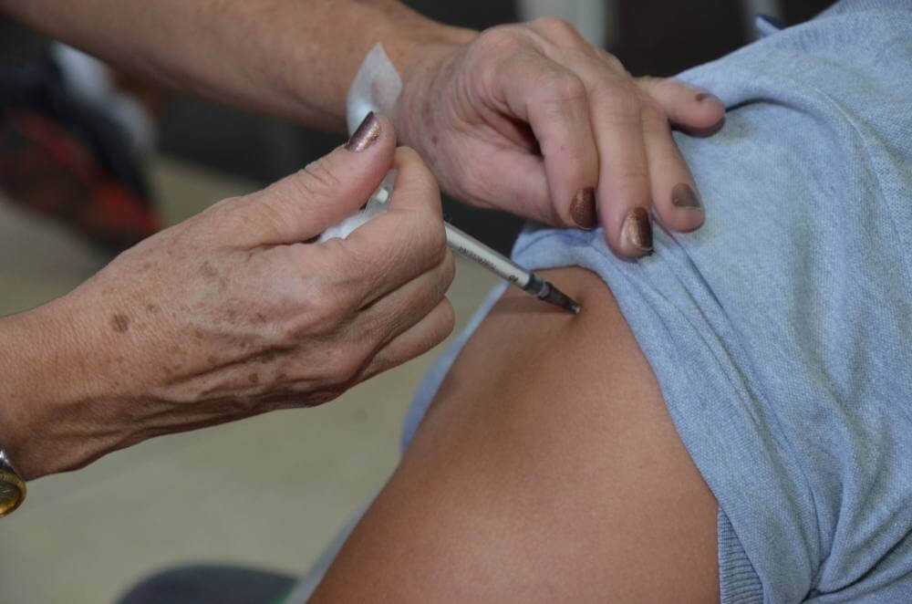 Franca supera marca de 80% da cobertura vacinal contra Covid-19