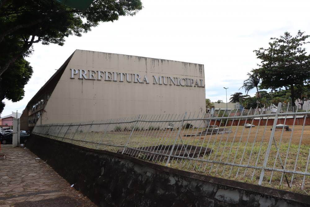 Prefeito anuncia antecipação do pagamento da primeira parcela do 13º salário