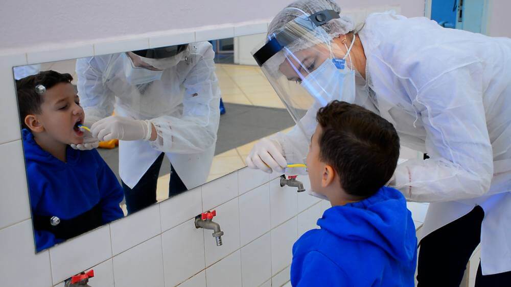 Saúde atende 2 mil crianças com prevenção bucal e terá novo Odontomóvel