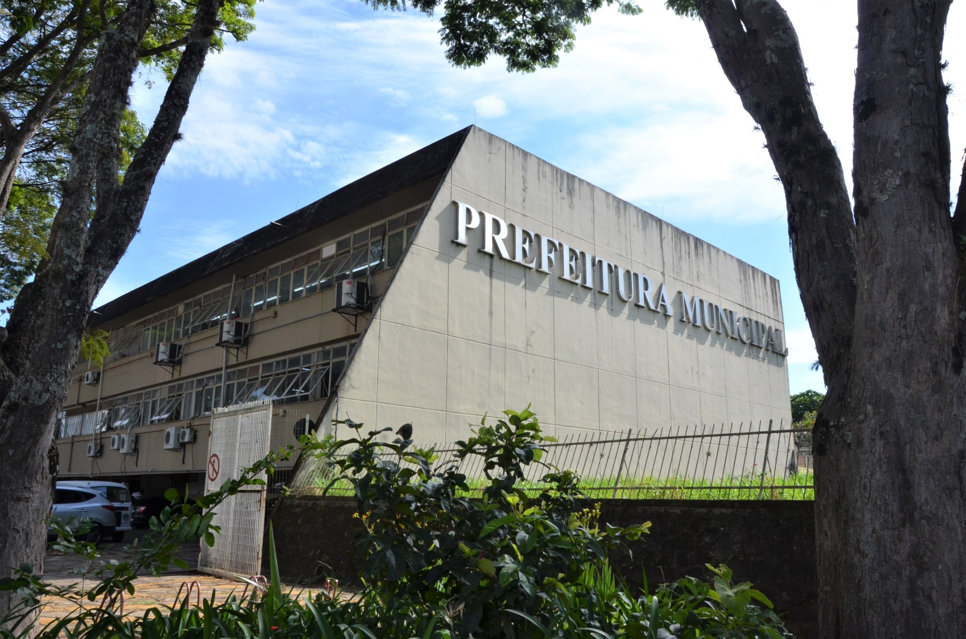 Prefeitura recebe inscrições para quatro concursos públicos com salários de até R$ 4,5 mil