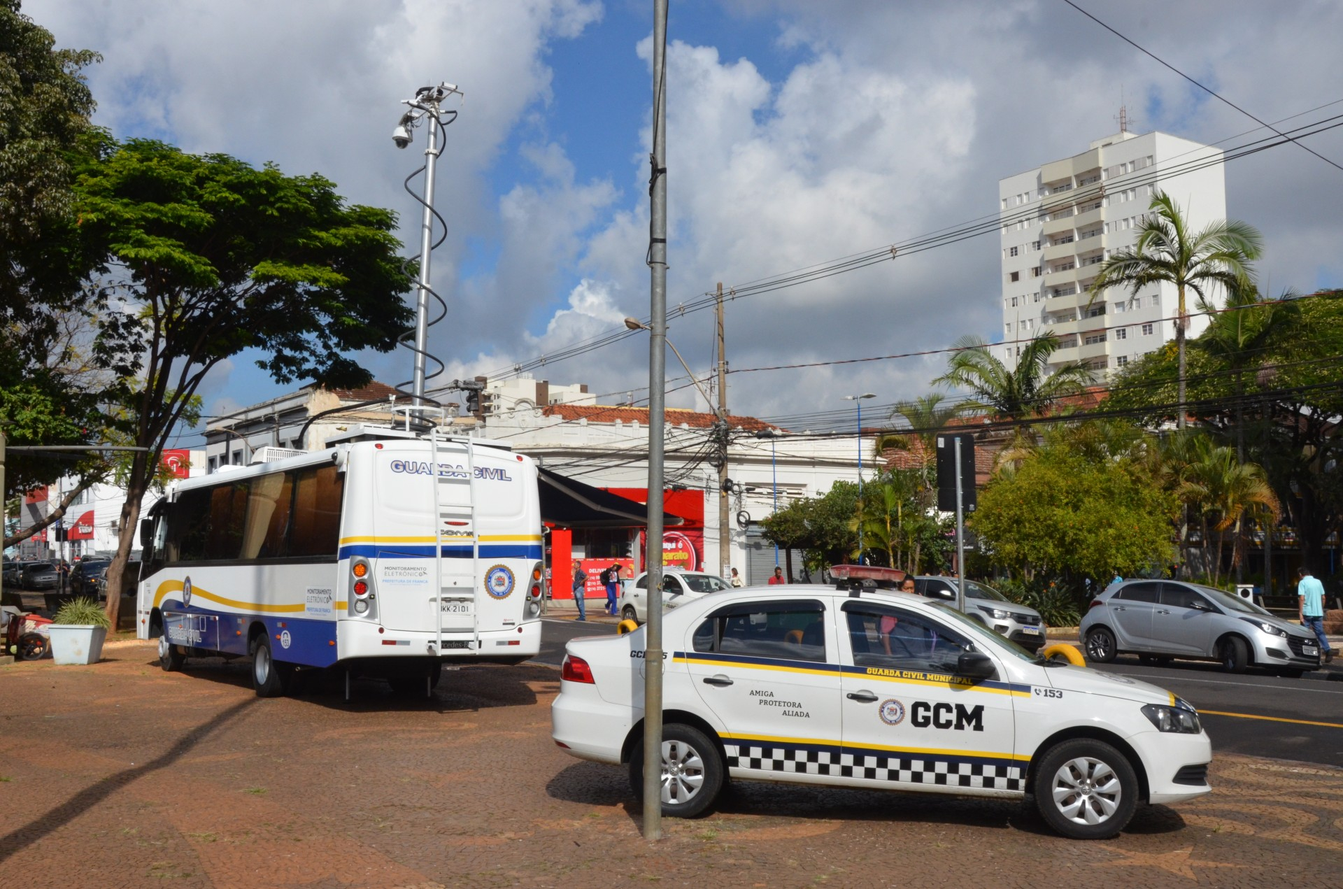 Guarda Civil reforça segurança no centro durante horário especial do comércio