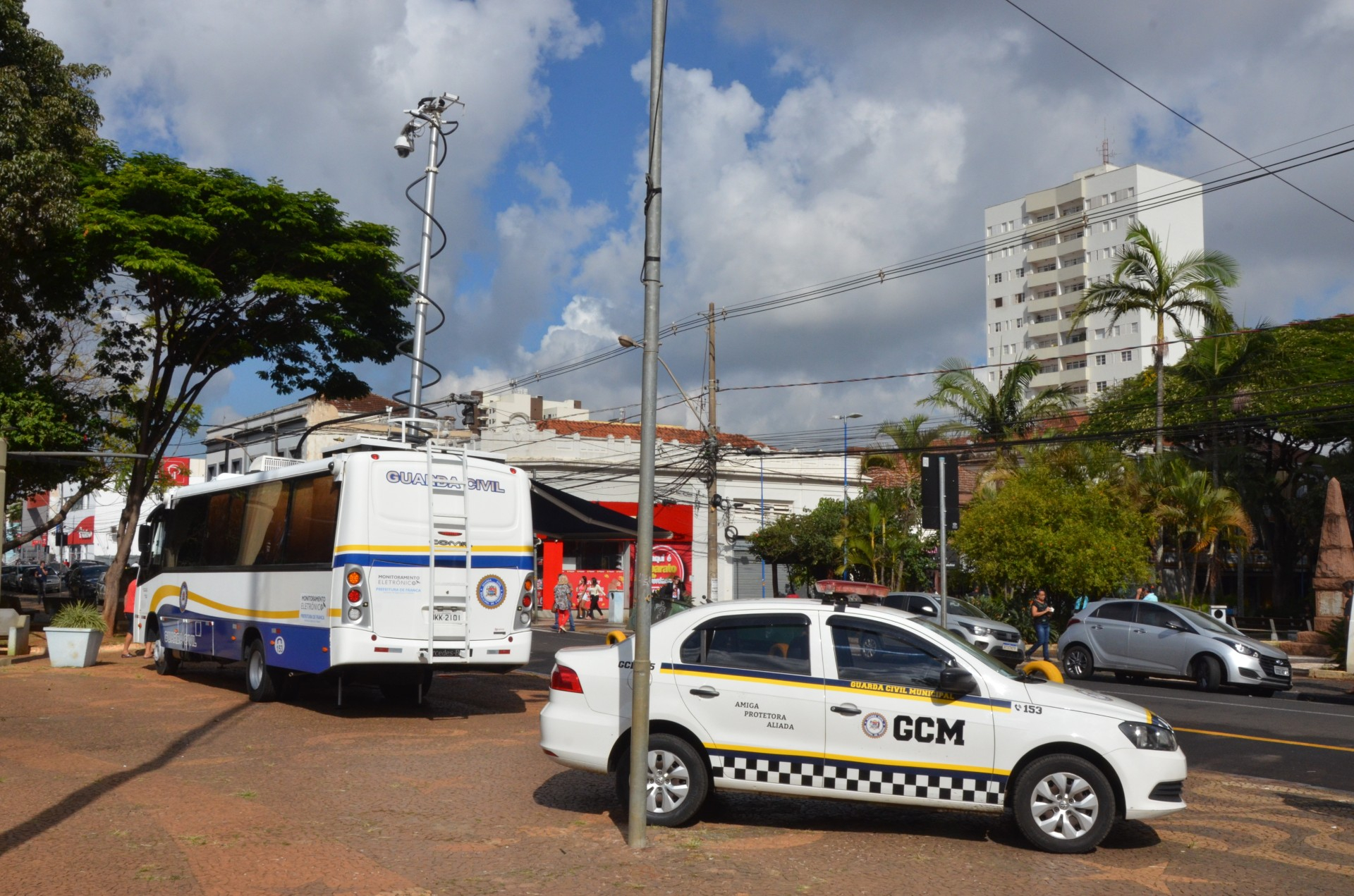 Guarda Civil flagra mulher dentro de creche