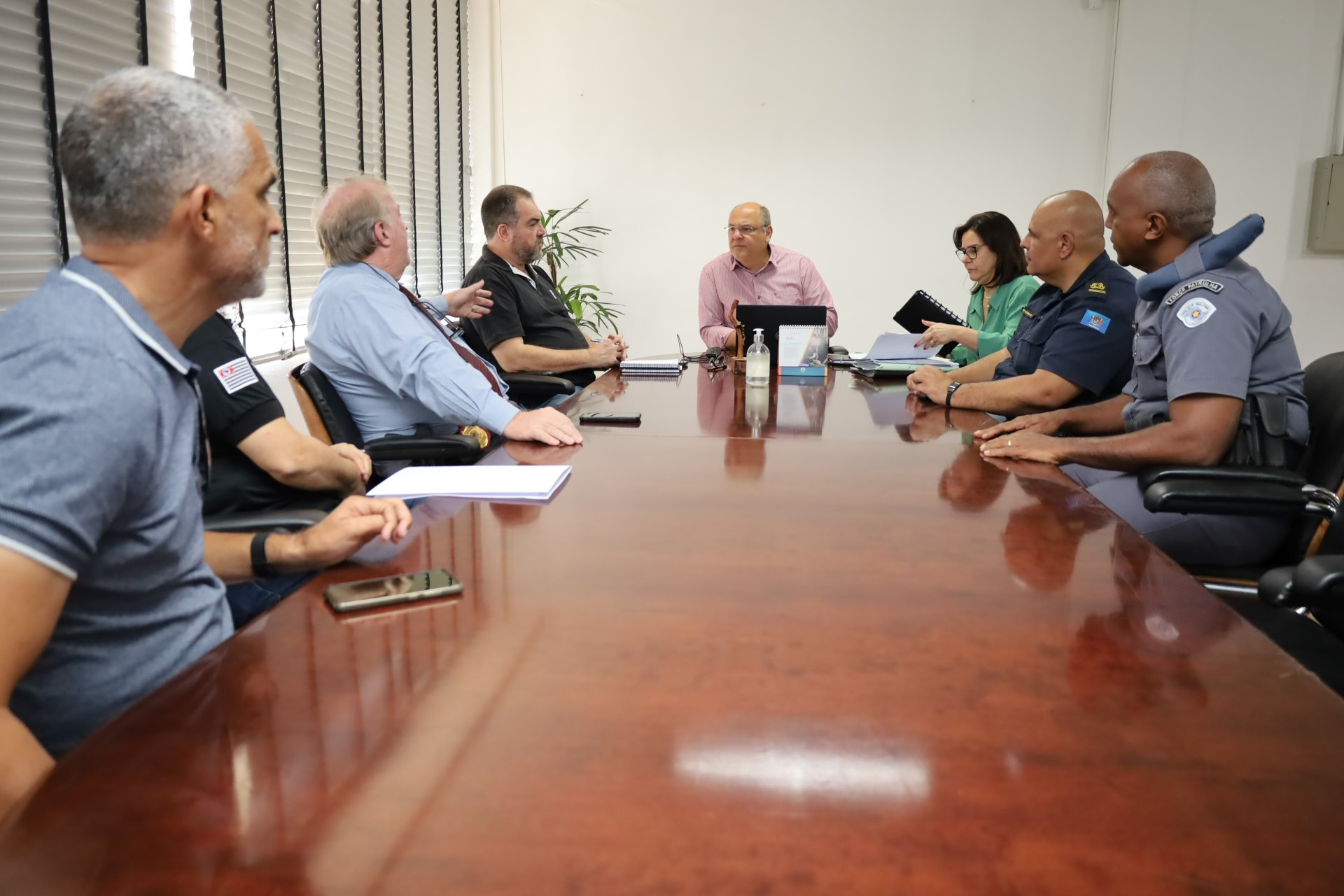 Prefeitura reúne segurança pública para ampliar ações nas escolas