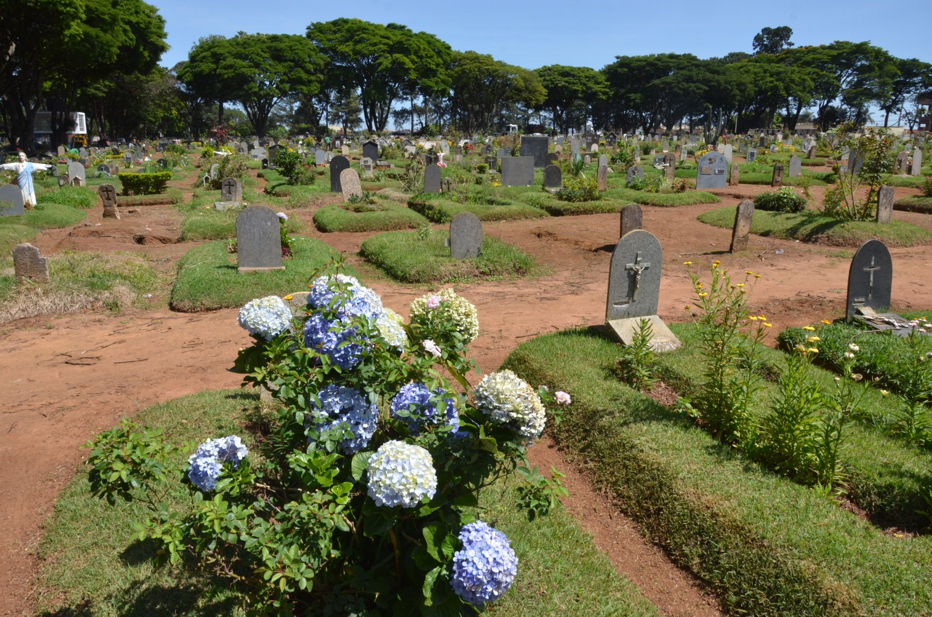 Prefeitura prepara Cemitérios para visitas no Dia de Finados