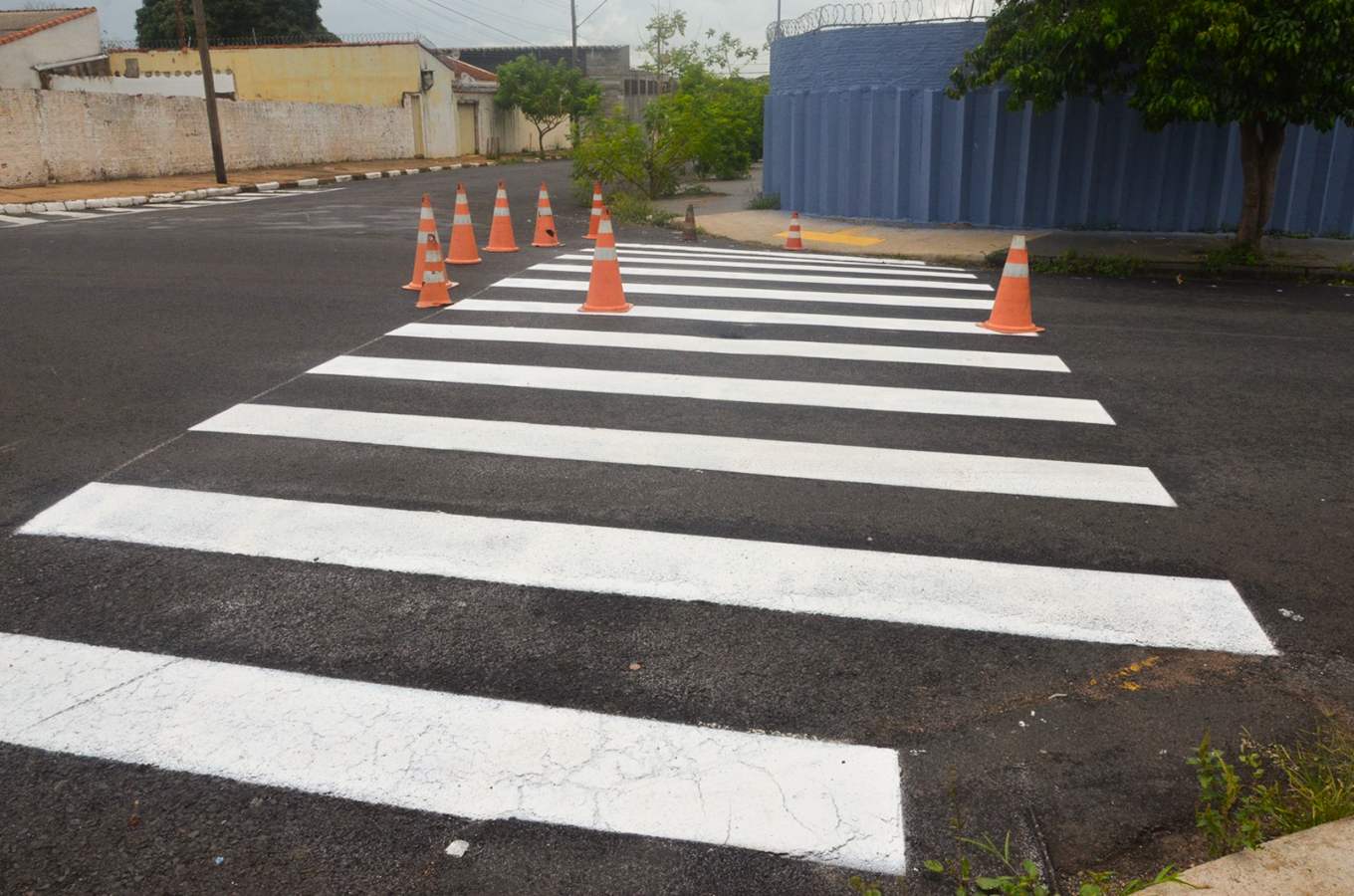 Prefeitura reforça trabalho de remendo asfáltico e sinalização
