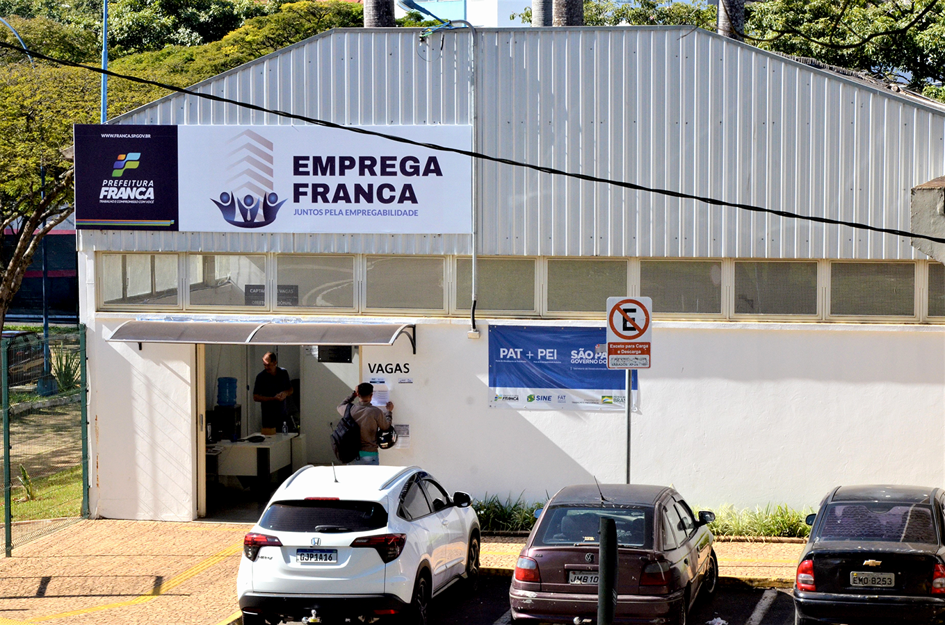 Semana começa com 324 vagas de trabalho no Emprega Franca