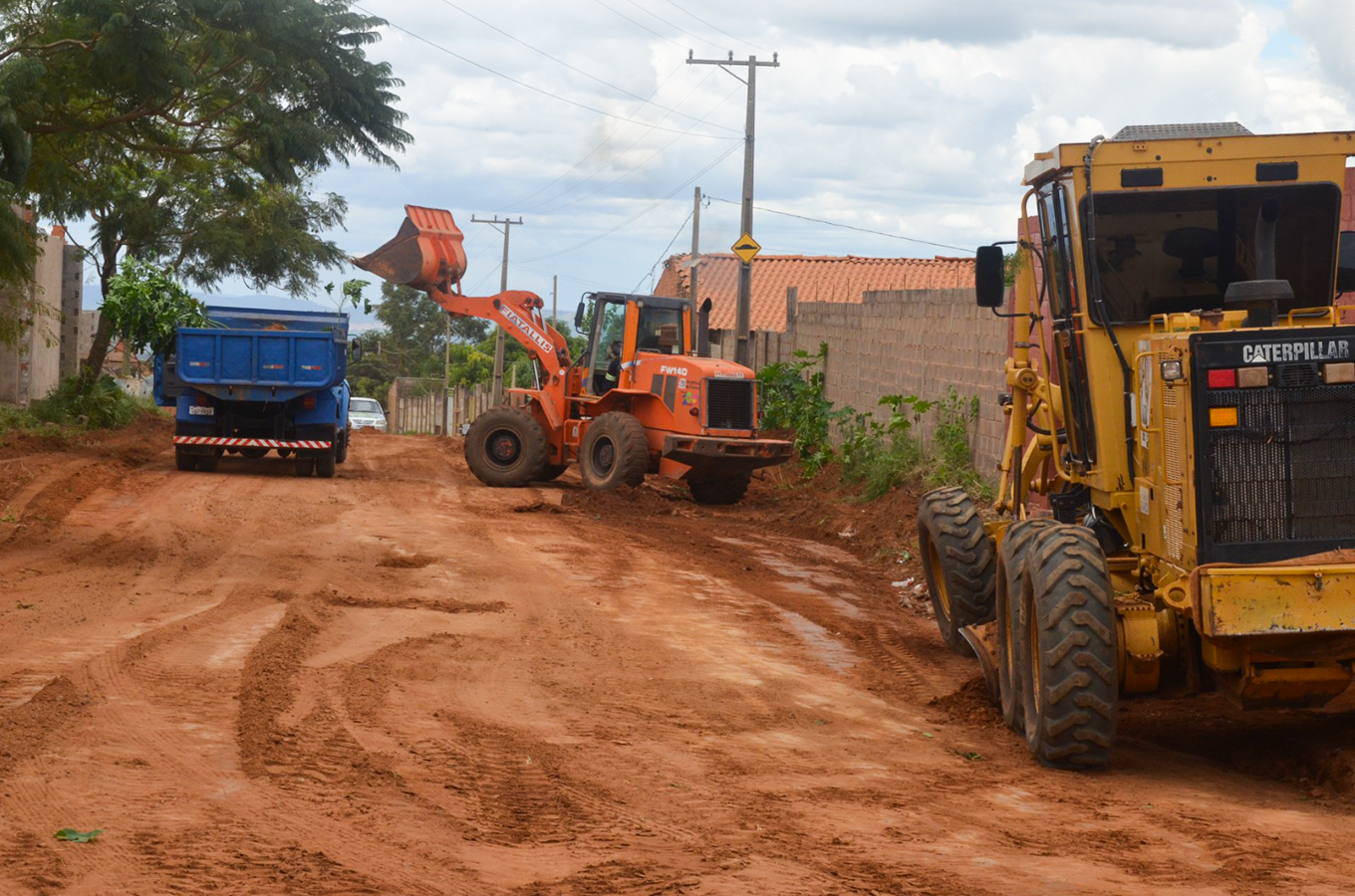  Prefeitura realiza manutenção em estradas e chácaras