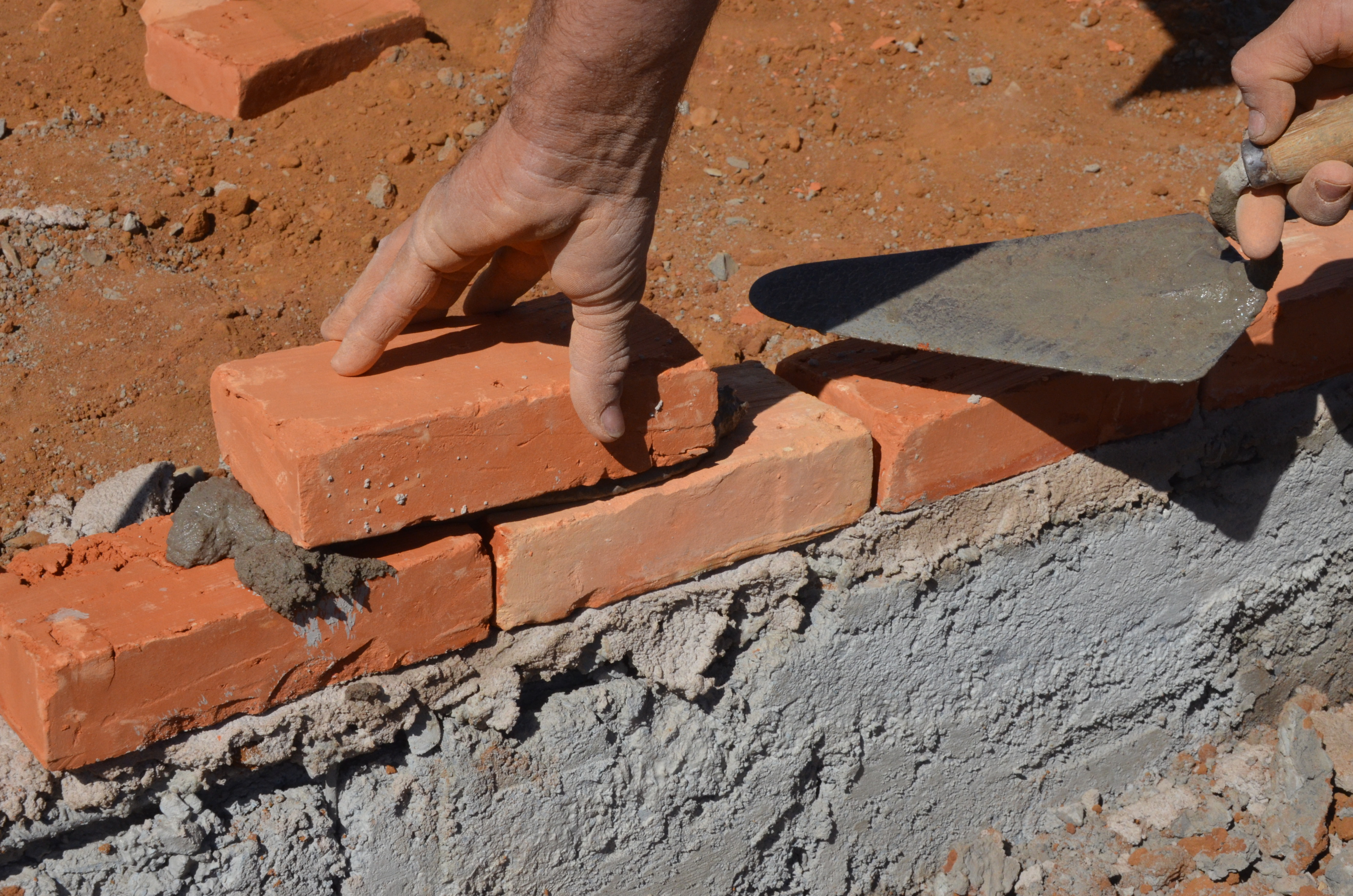 Emprega Franca faz balcão de currículo para vagas na construção civil