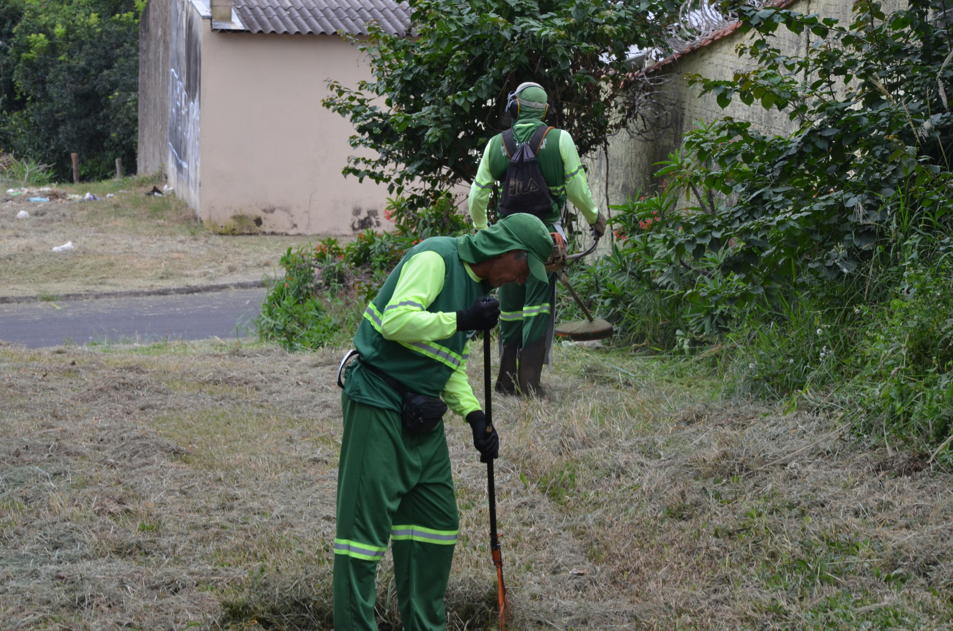 Meio Ambiente realiza serviços de limpeza urbana
