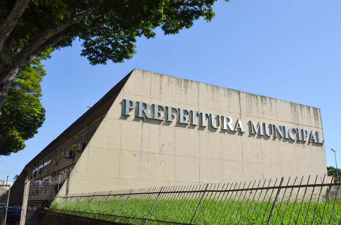Repartições municipais fecham nos feriados